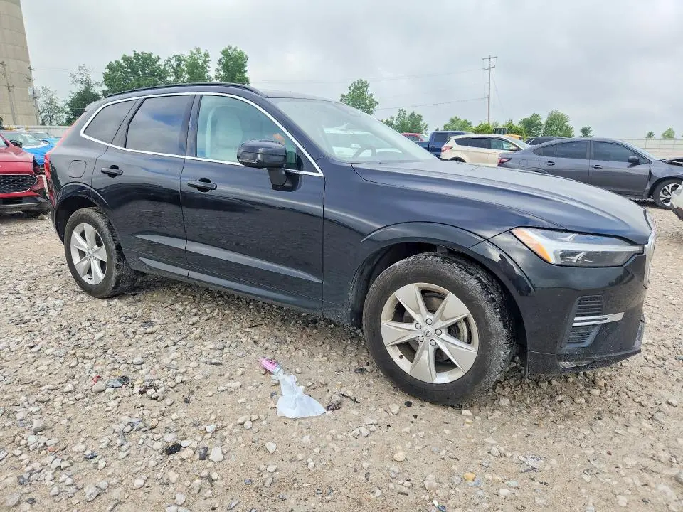 2022 VOLVO XC60 B5 MOMENTUM  