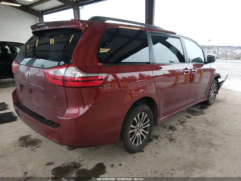 2018 TOYOTA SIENNA XLE 8 PASSENGER