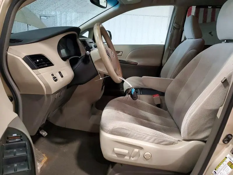2011 TOYOTA SIENNA LE 7-PASSENGER  
