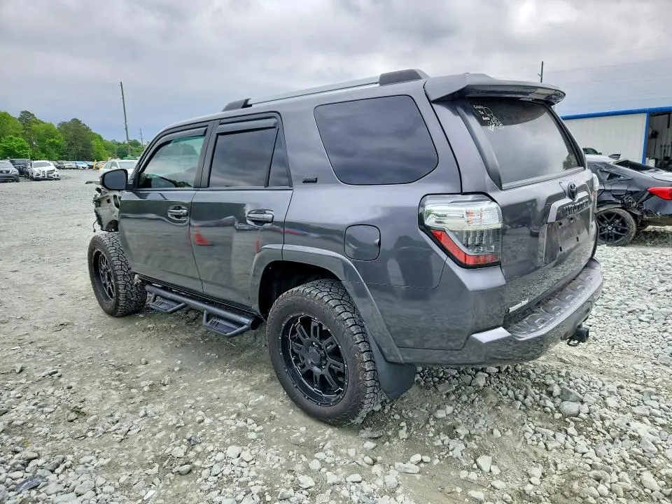 2022 TOYOTA 4RUNNER SR5  