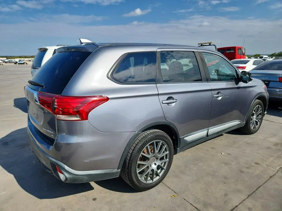 2018 MITSUBISHI OUTLANDER SE  