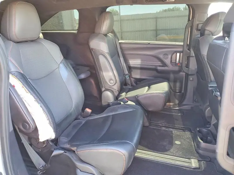 2021 TOYOTA SIENNA XSE  