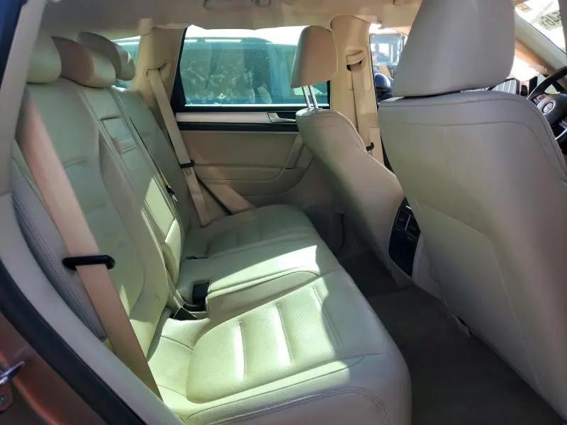 2016 VOLKSWAGEN TOUAREG SPORT  