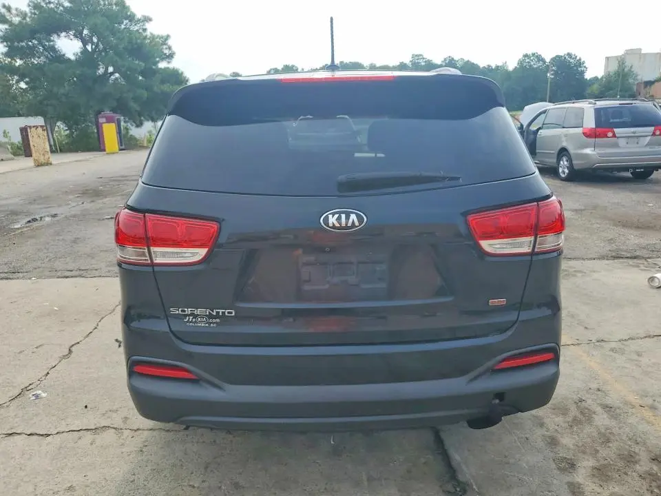 2017 KIA SORENTO LX  