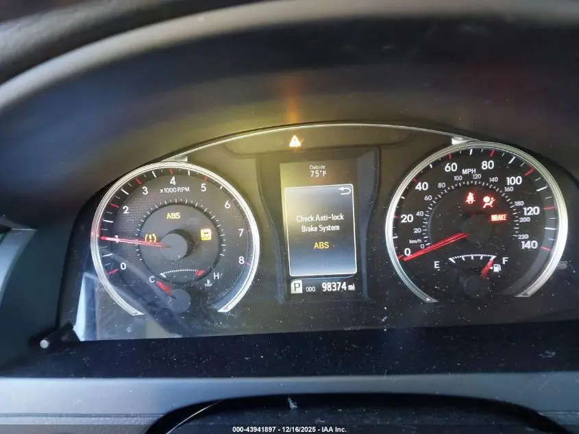 2015 TOYOTA CAMRY SE