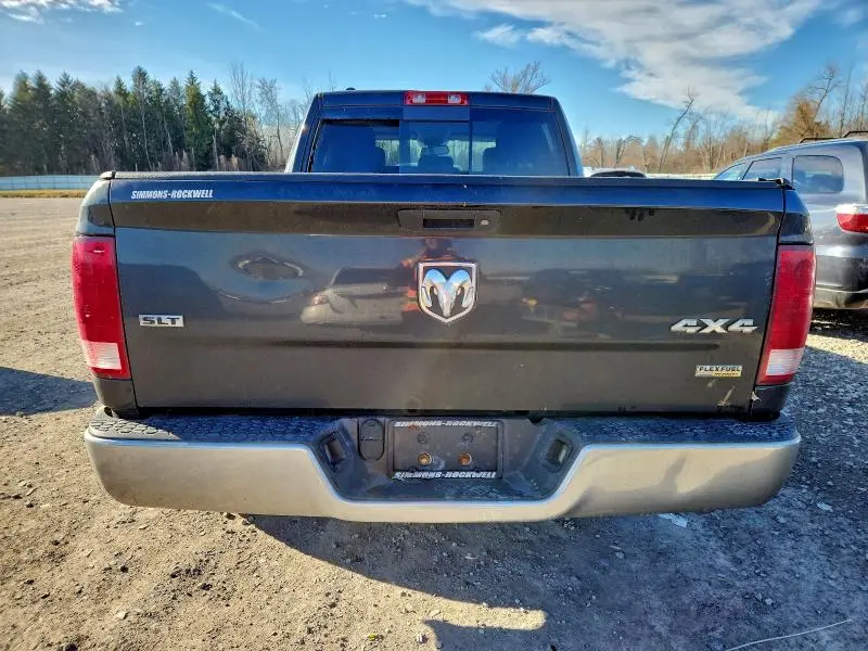 2016 RAM 1500 SLT  