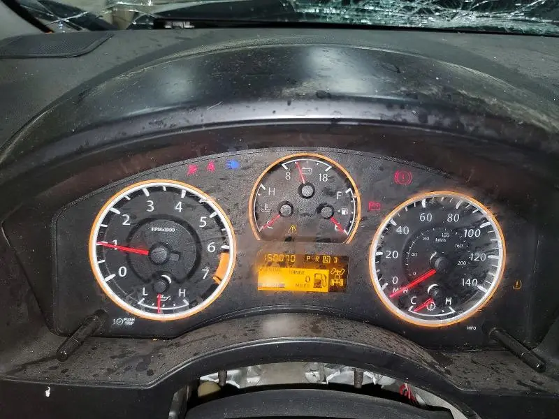 2010 NISSAN TITAN SE  