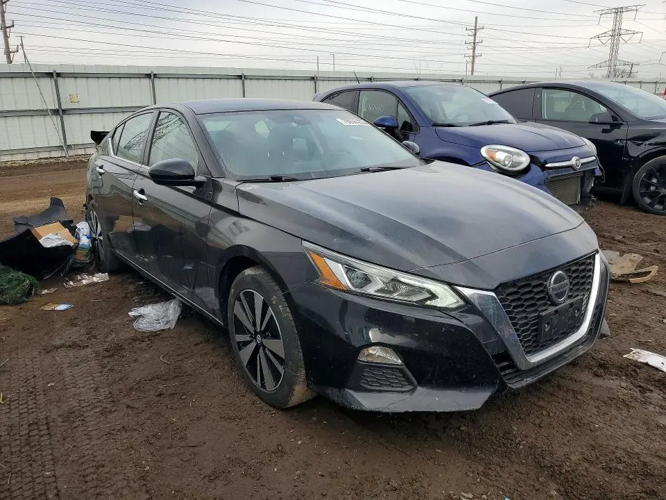 2021 NISSAN ALTIMA SV  