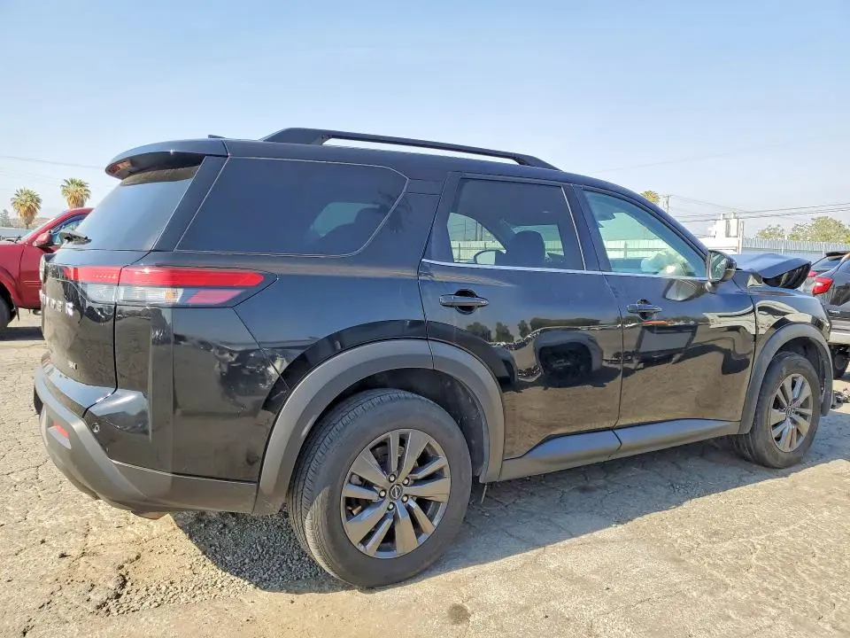 2024 NISSAN PATHFINDER SV  