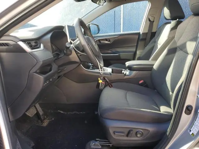 2025 TOYOTA RAV4 XLE  