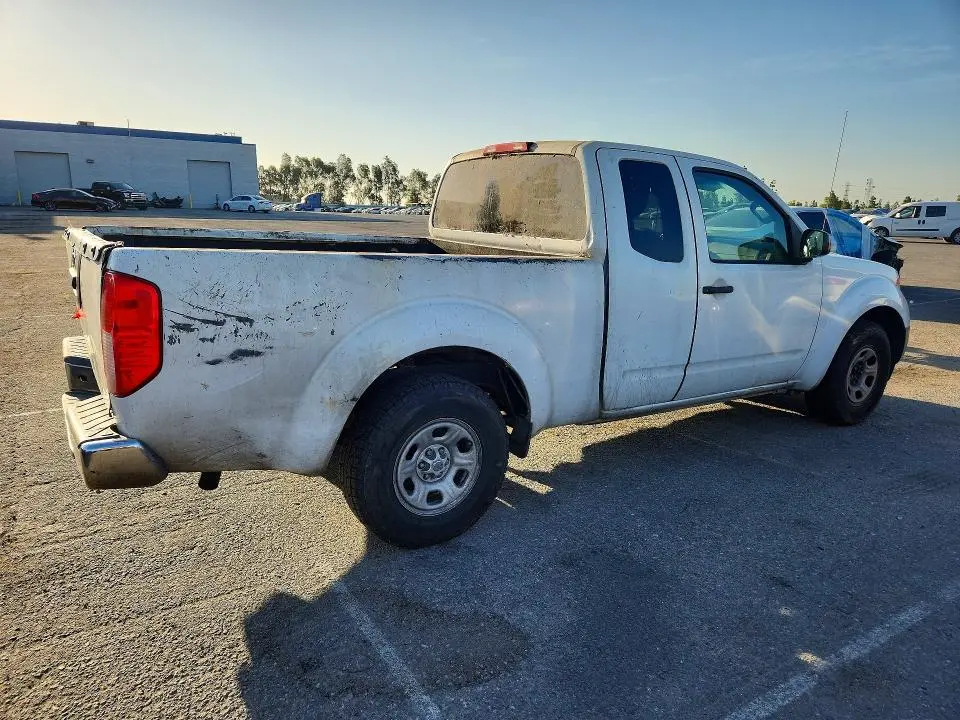 2015 NISSAN FRONTIER S  