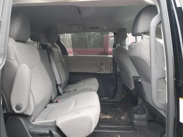 2024 TOYOTA SIENNA LE
