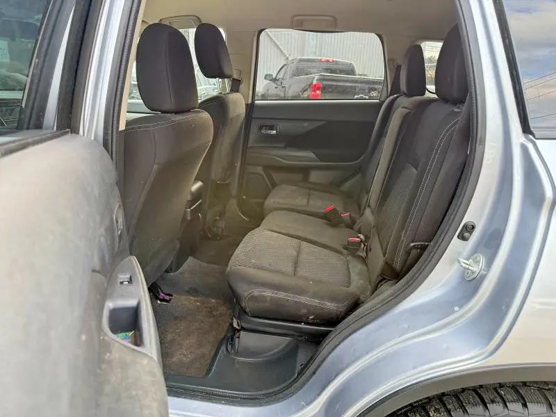 2016 MITSUBISHI OUTLANDER SE  