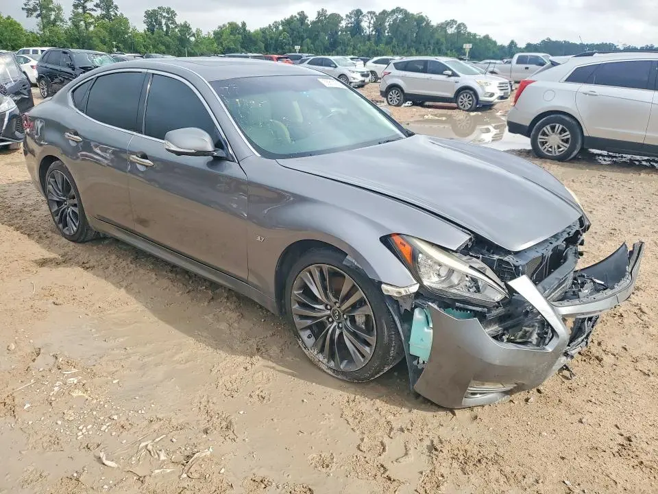 2018 INFINITI Q70 3.7 LUXE  