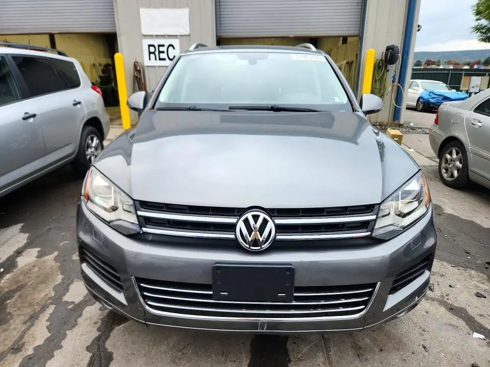 2014 VOLKSWAGEN TOUAREG V6  
