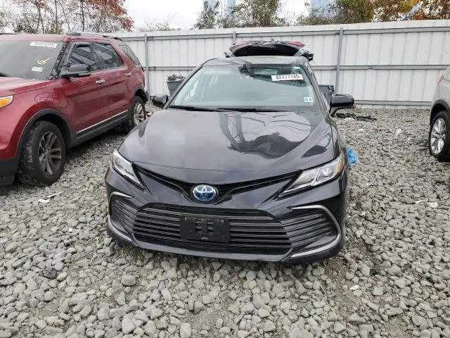 2021 TOYOTA CAMRY LE  