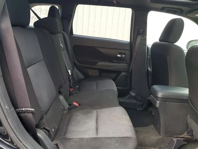 2018 MITSUBISHI OUTLANDER SE  