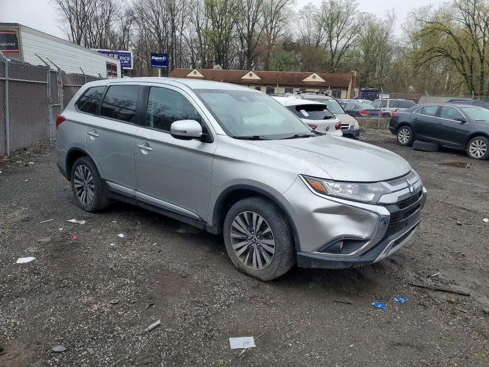 2020 MITSUBISHI OUTLANDER SE  