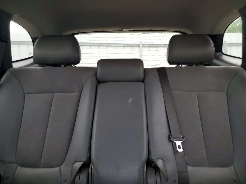 2010 HYUNDAI SANTA FE SE  