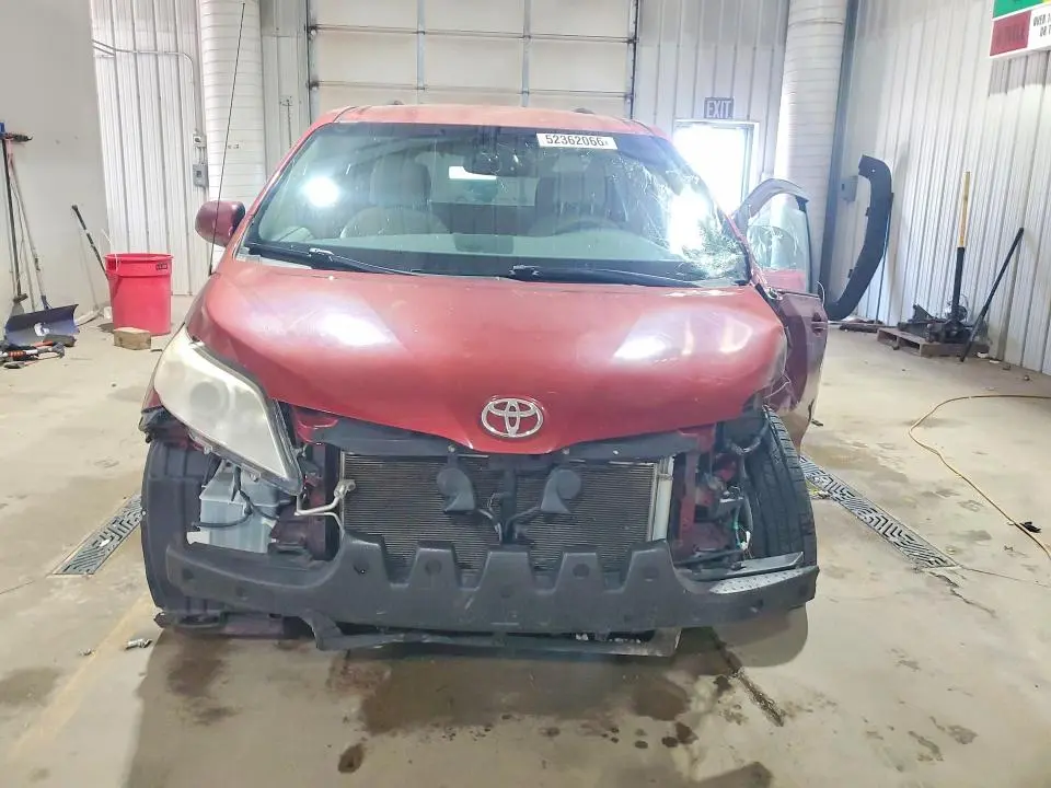 2012 TOYOTA SIENNA LE  