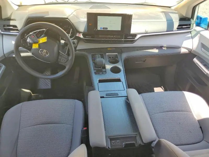 2025 TOYOTA SIENNA LE  