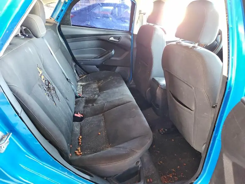 2015 FORD FOCUS SE  