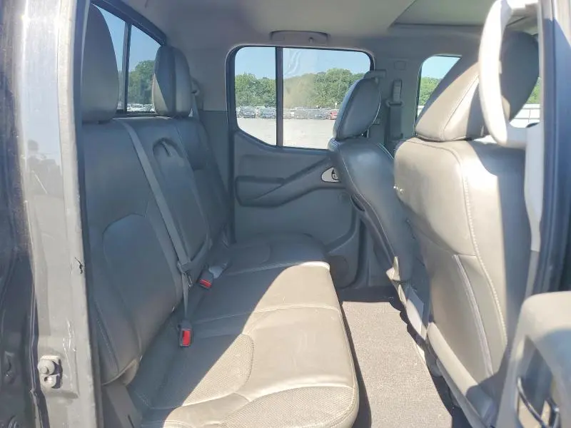 2014 NISSAN FRONTIER SL  