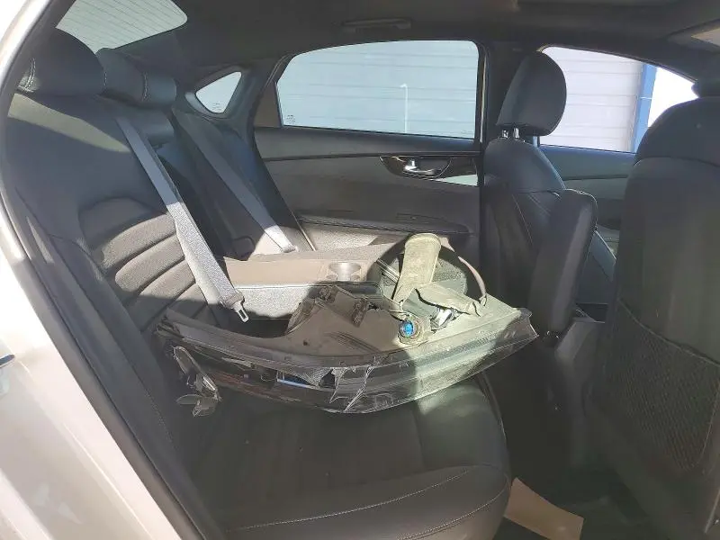 2024 KIA FORTE GT LINE  