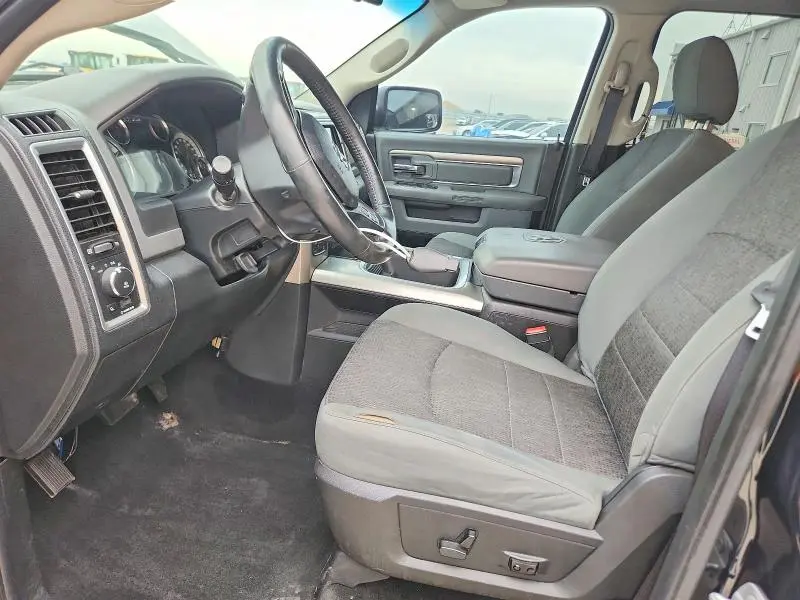 2016 RAM 1500 SLT  