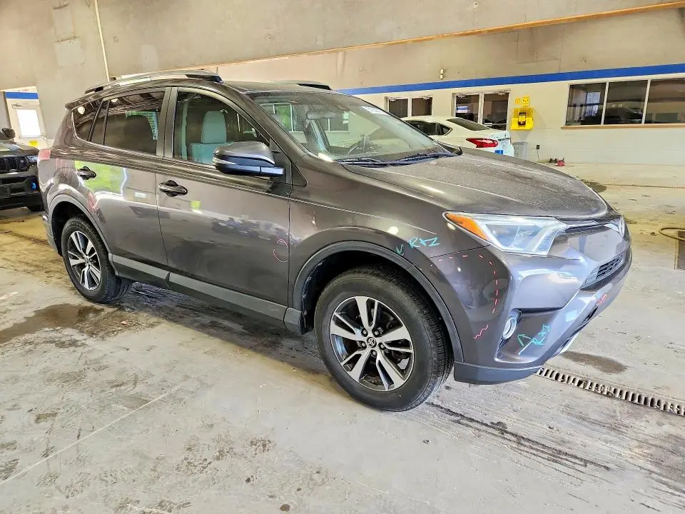 2017 TOYOTA RAV4 XLE  