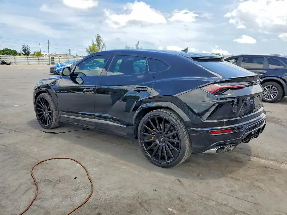 2020 LAMBORGHINI URUS   