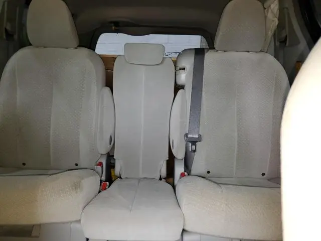 2011 TOYOTA SIENNA LE