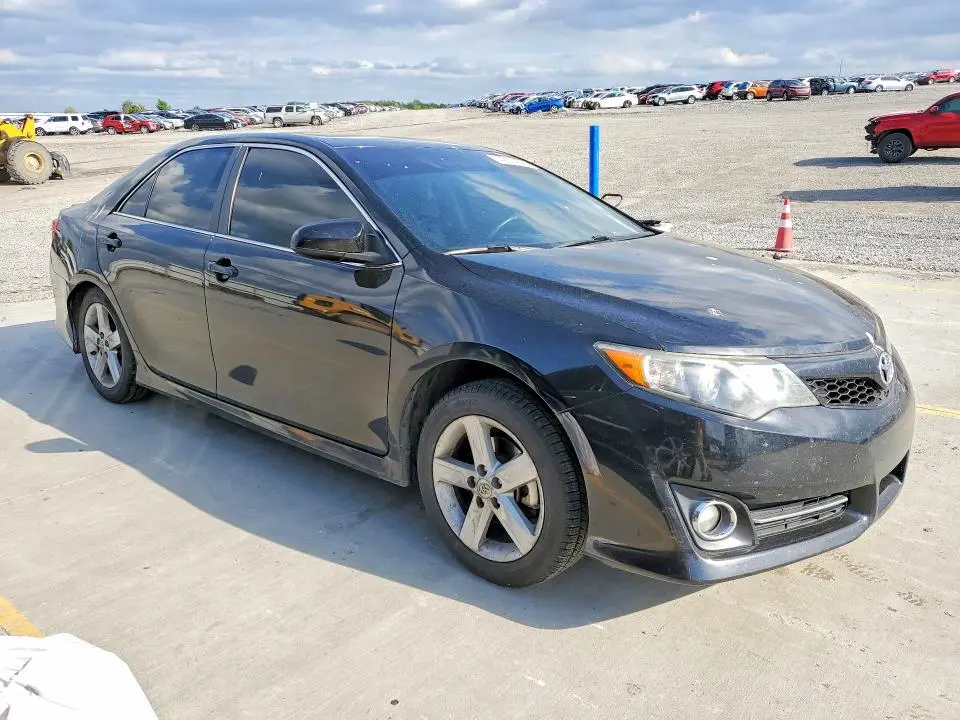 2012 TOYOTA CAMRY SE  