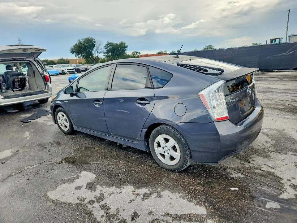 2010 TOYOTA PRIUS III  