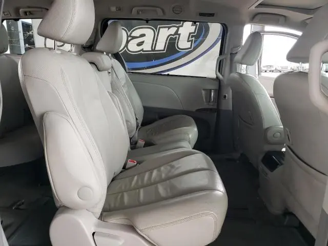 2014 TOYOTA SIENNA XLE  