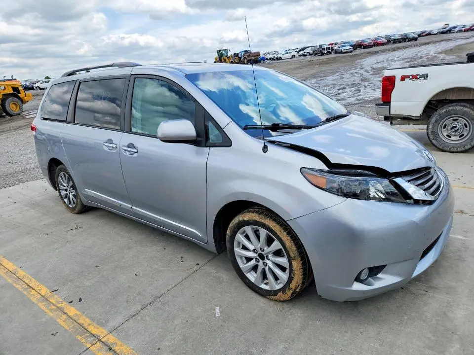 2013 TOYOTA SIENNA   