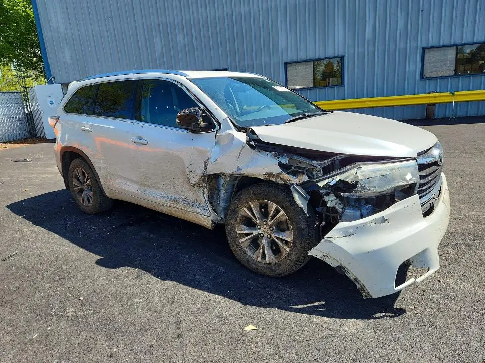 2015 TOYOTA HIGHLANDER XLE  