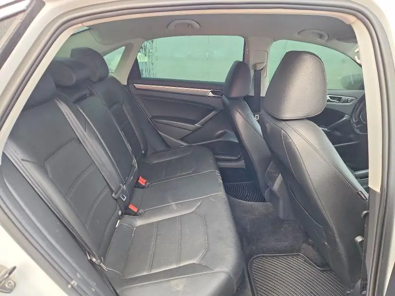 2017 VOLKSWAGEN PASSAT R-LINE  