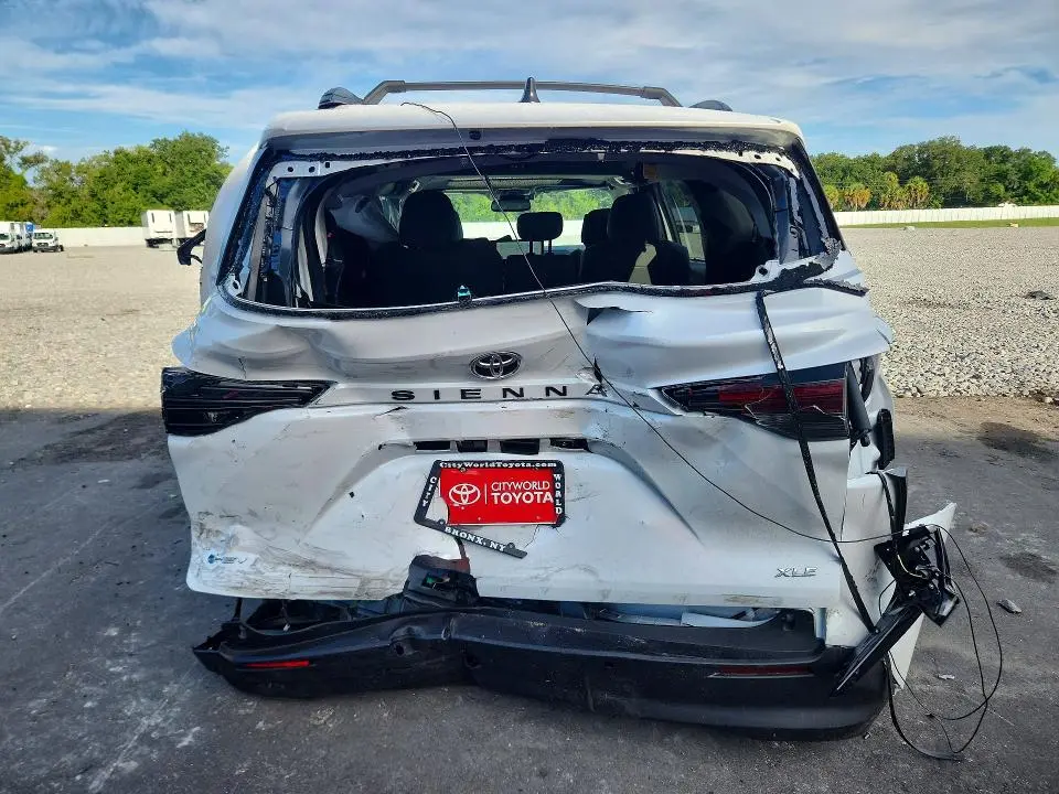 2026 TOYOTA SIENNA XLE 8-PASSENGER  
