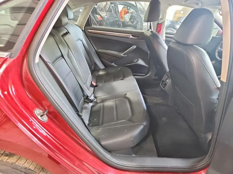 2017 VOLKSWAGEN PASSAT SE  