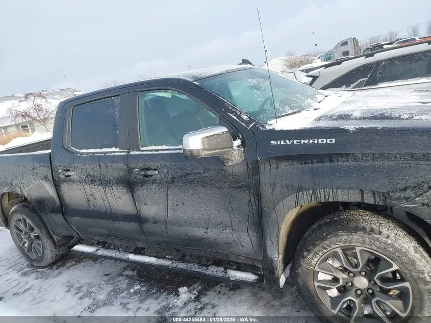 2023 CHEVROLET SILVERADO 1500 4WD  SHORT BED LT WITH 2FL