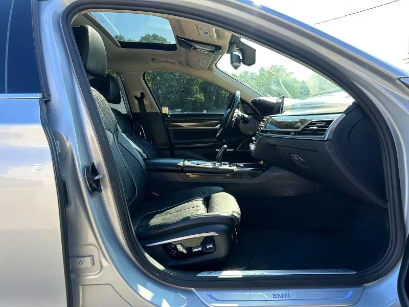2016 BMW 750 XI  