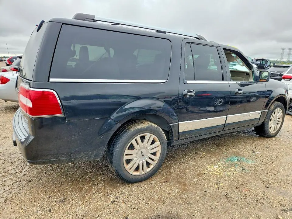 2011 LINCOLN NAVIGATOR   