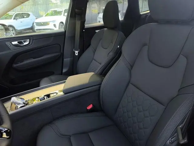 2026 VOLVO XC60 PLUS  