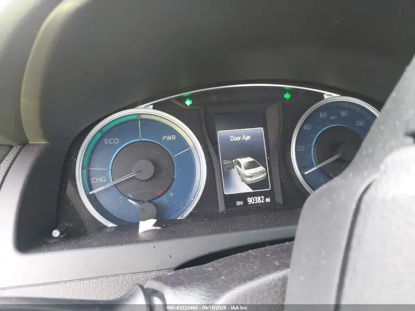 2017 TOYOTA CAMRY HYBRID LE