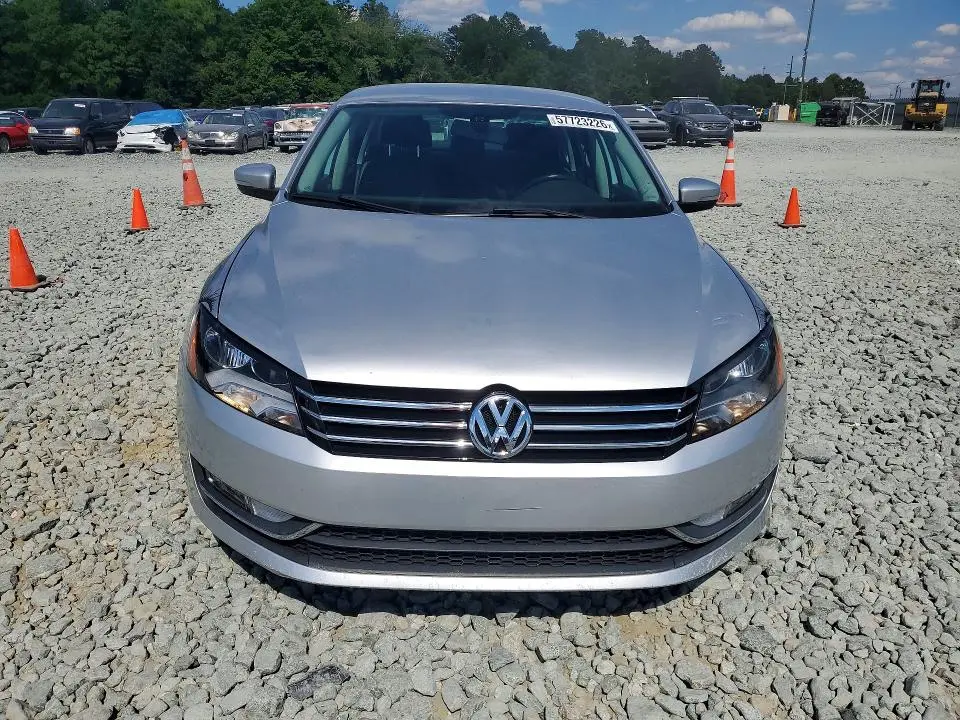 2015 VOLKSWAGEN PASSAT S  