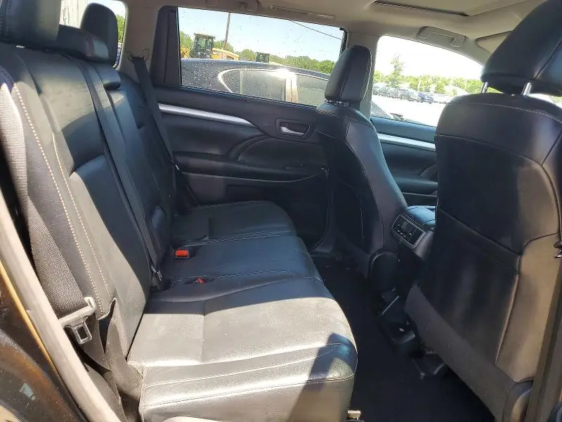 2018 TOYOTA HIGHLANDER XLE  