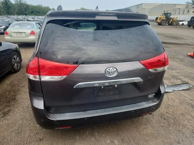 2011 TOYOTA SIENNA XLE  
