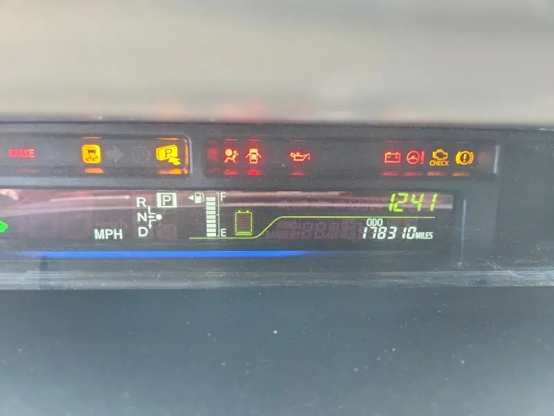 2014 TOYOTA PRIUS V TWO  