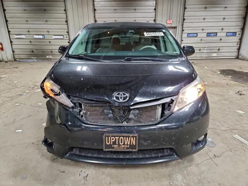 2014 TOYOTA SIENNA XLE  